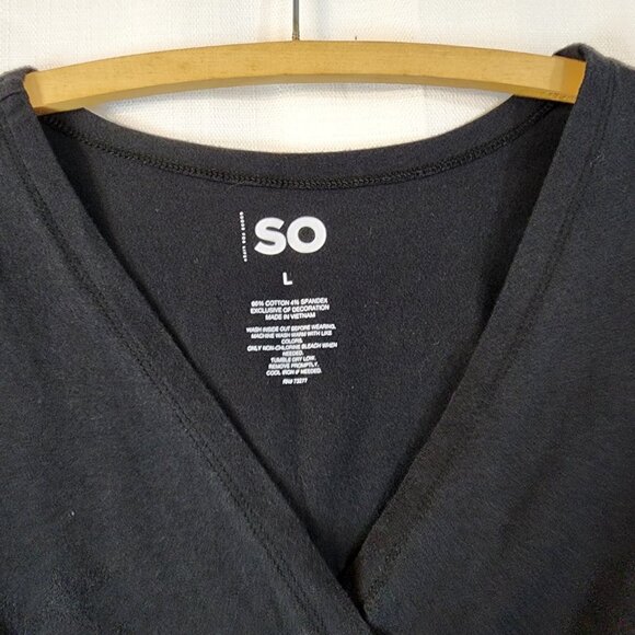 SO Juniors Blouse Tee Short Sleeve Cropped Wrap V-neck Pullover Black Size Large - Picture 3 of 8
